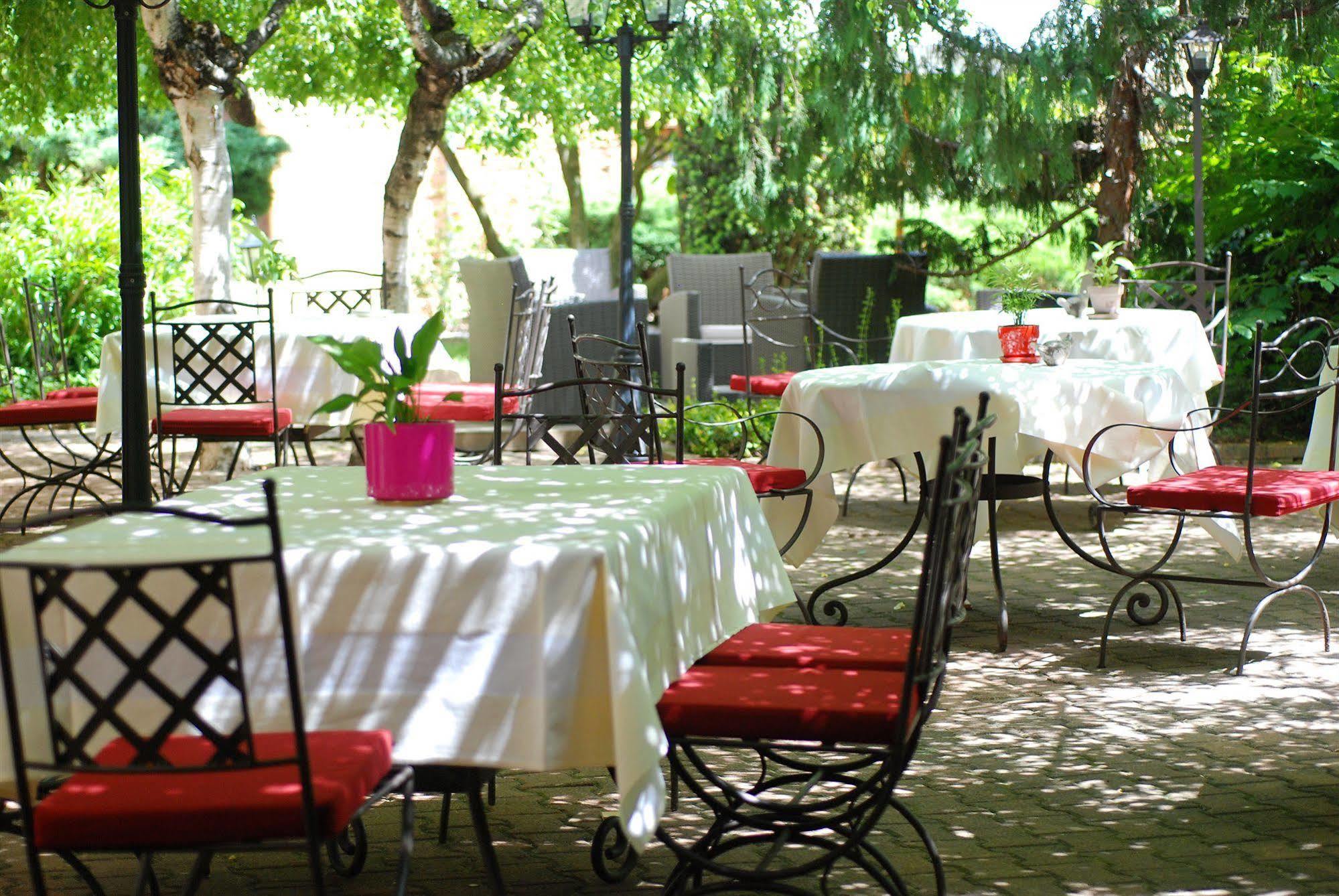 Demeures Et Chateaux L'Abbaye Caladoise - Anciennement Hostellerie Ferme Du Poulet Villefranche-sur-Saône Exteriér fotografie